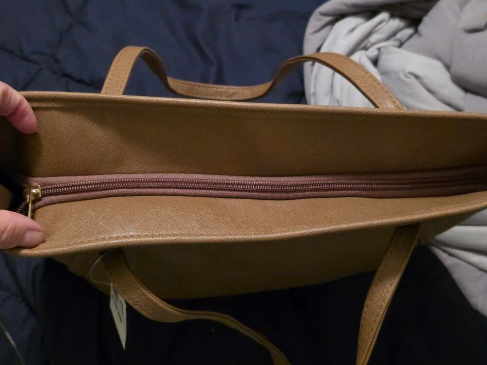 Sasha New York Women's Tan Saffiano-Texture Tote Bag, Model AM9342SA1 - Picture 6 of 6